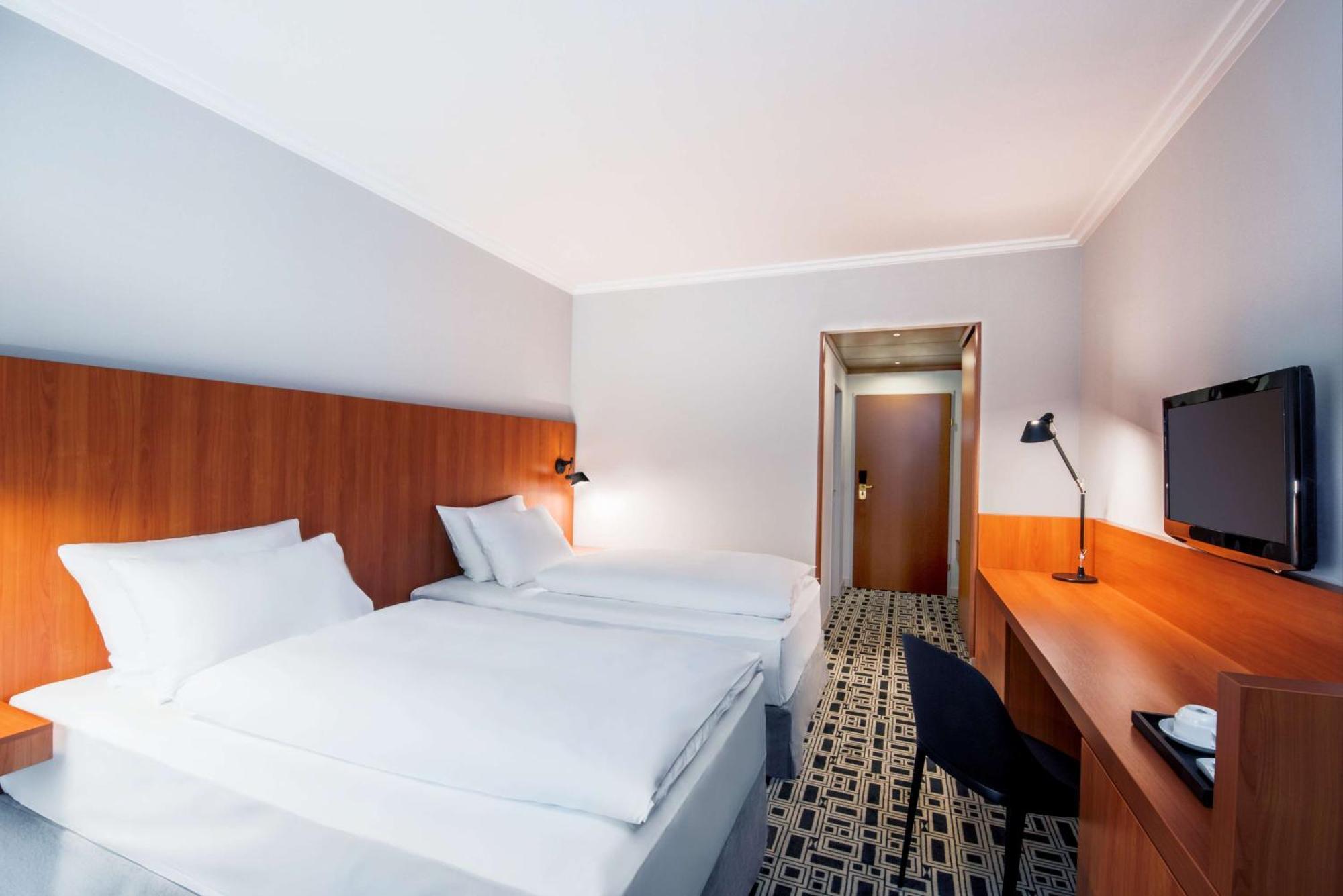 Standaard Tweepersoonskamer met 1 Tweepersoonsbed of 2 Aparte Bedden en Extra Bed