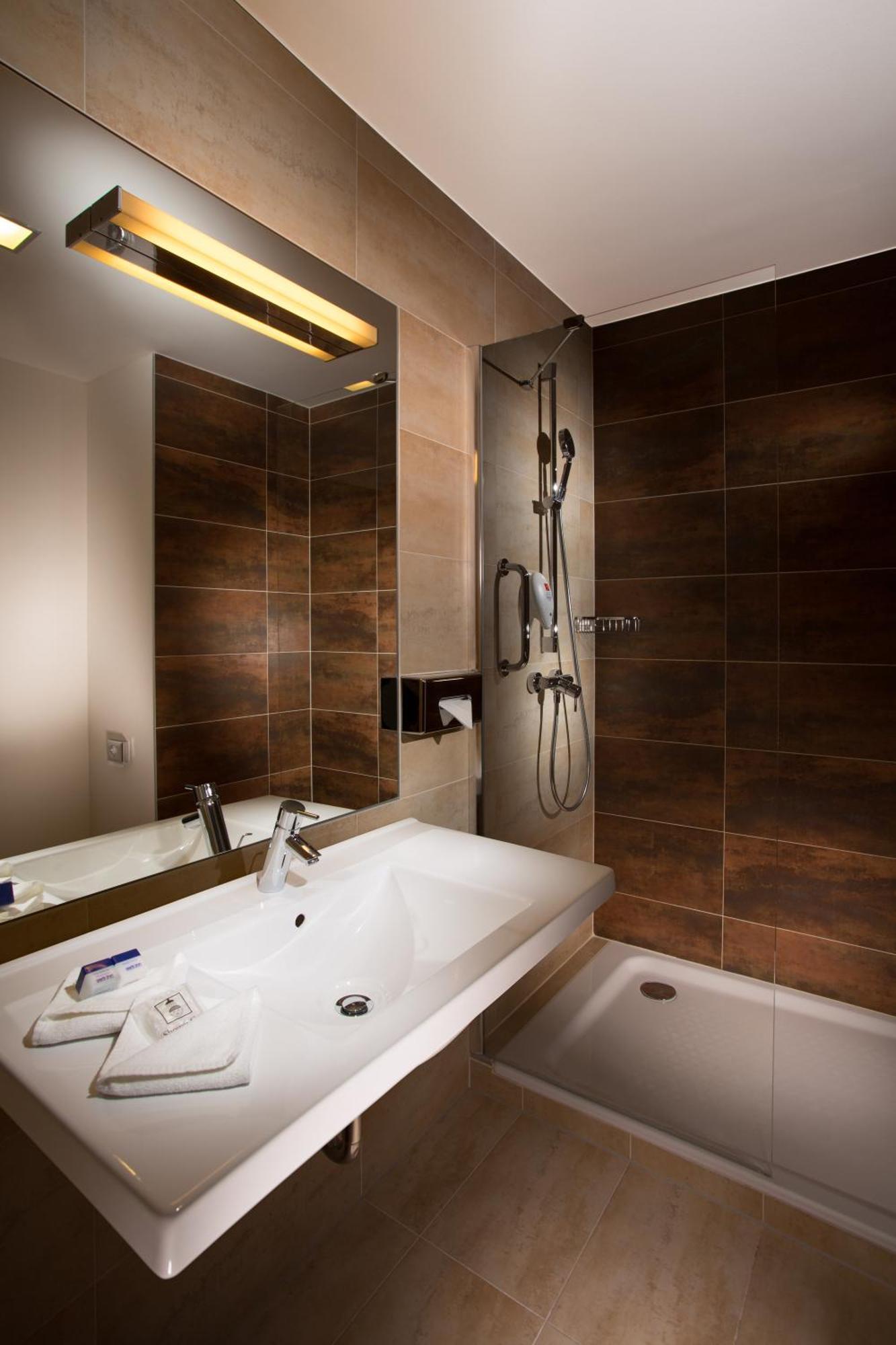 Standard Double or Twin Room,942391885:JPEG